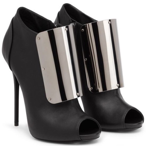 Killing Heels itsonbitch:“Mrs. West” by Giuseppe Zanotti featuring Kanye West via Tumblr