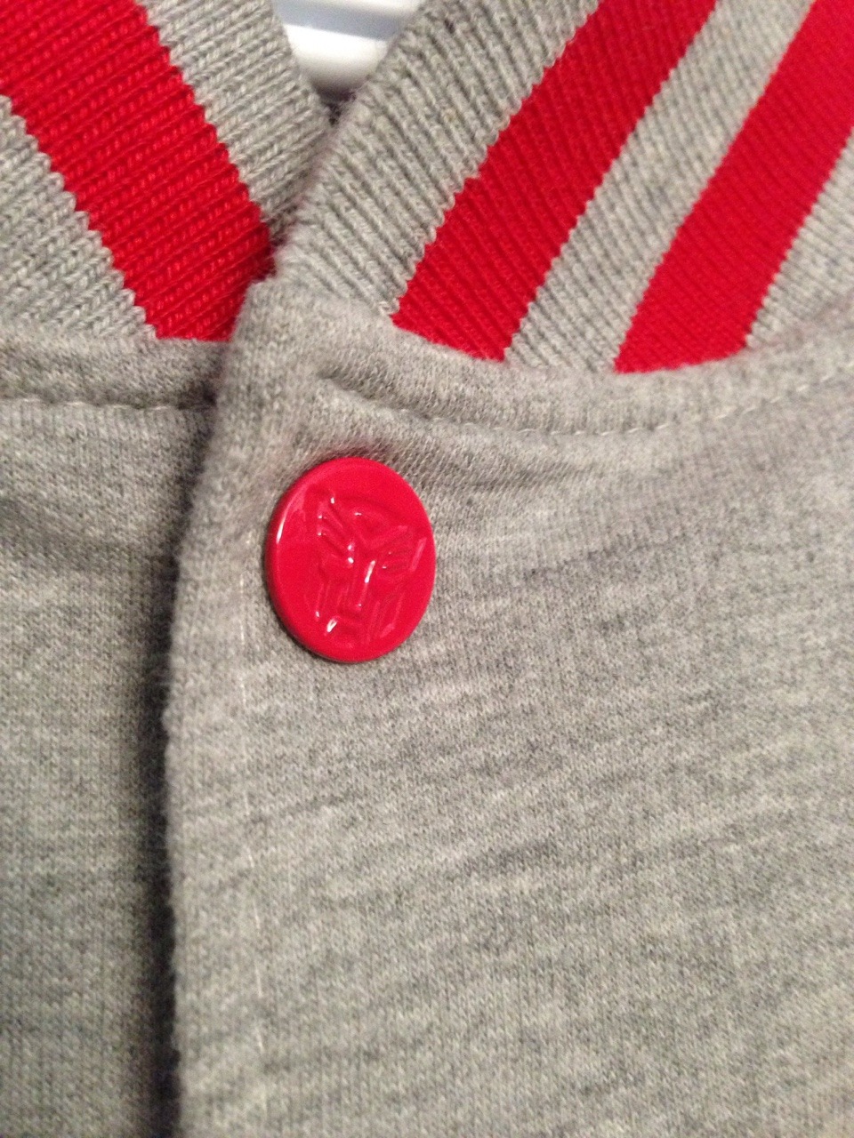 bluenovasart:  ♪I love ma Autobot jacket~ (  /^3^)/♪ ♪I love ma Autobot jacket~\(^w^\