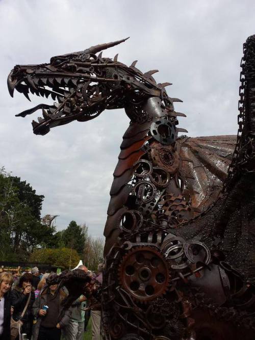 steampunktendencies:  Impressive Scrap Metal Dragon https://goo.gl/mnJ9mm