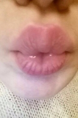 its-daddysluttymistress:  Sweet wet lips!!!