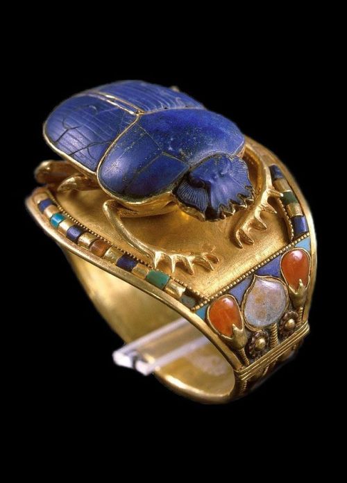 grandegyptianmuseum: Scarab bracelet excavated from the Tomb of King Tutankhamun.
