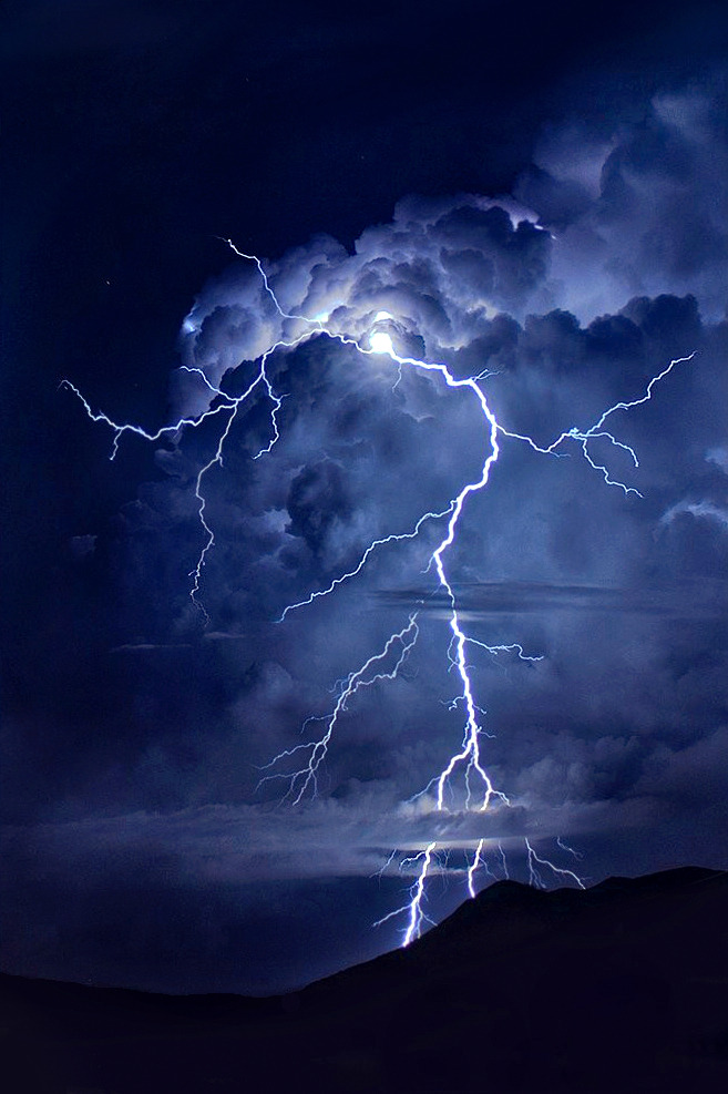 imalikshake:  Storm in Dubrovnik By Vjekoslav Benic           