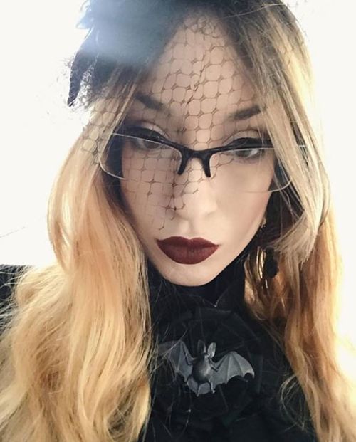 lymantriadispar:I finally wore Rosy Night’s Masquerade for a small meet on the Vegas strip to see al