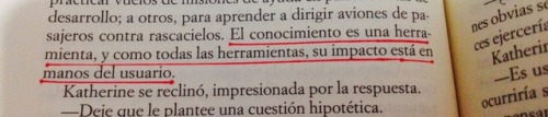 somospandaspordentroyporfuera:  El símbolo perdido - Dan Brown. -Una chica invisible. 