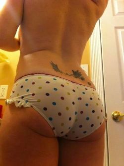 packpanties2:  pantiesllove:  yesluvspanties:  Frilly on the side  Love the sides  Packed