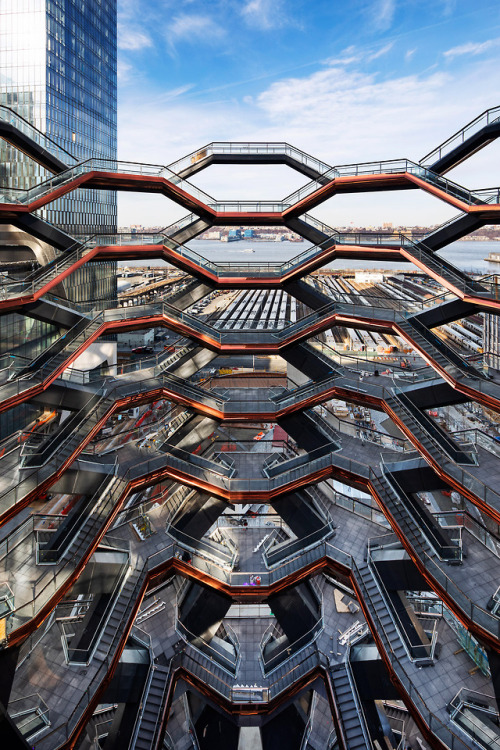 itscolossal:A Multi-Level Pedestrian Vessel Designed by Heatherwick Studio Opens at Hudson Yards&ldq