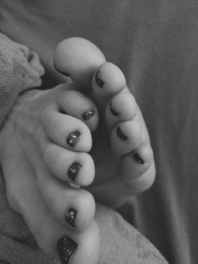 feetgirly94:  Kiss them ❤️❤️