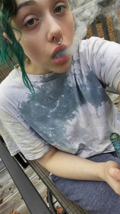 weed-breath:  Smoke selfies from this morning