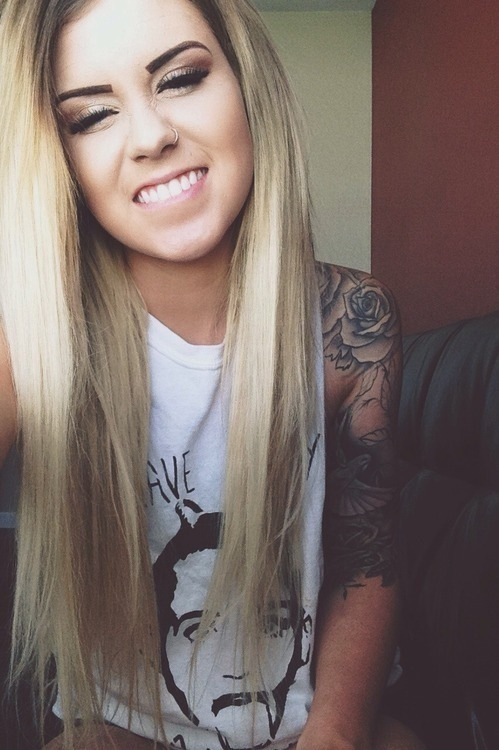 xxfear:  Pose for the camra on We Heart It.