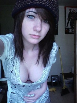 my-teen-img:Name: TaraPics: 29Single:  Yes.Looking