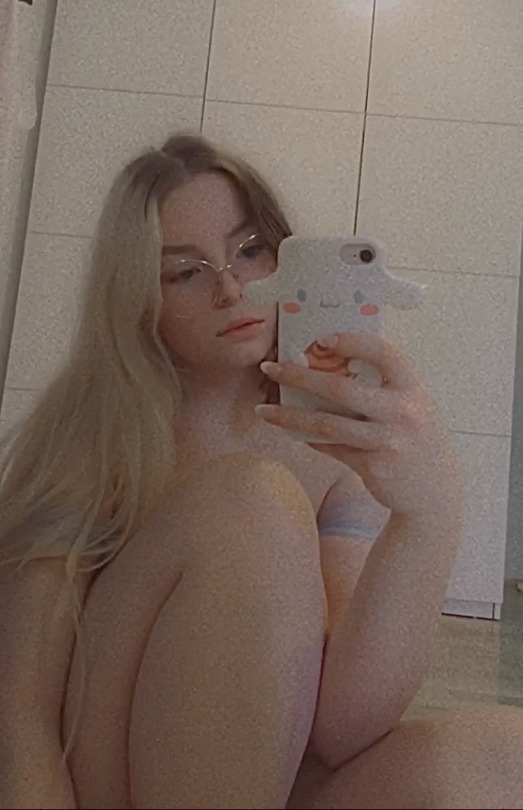angelbumbum:✨ my presence sweet and my aura bright ✨