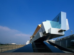 enochliew:  K-Museum by Makoto Sei Watanabe A combination of simple units produces a complex whole.
