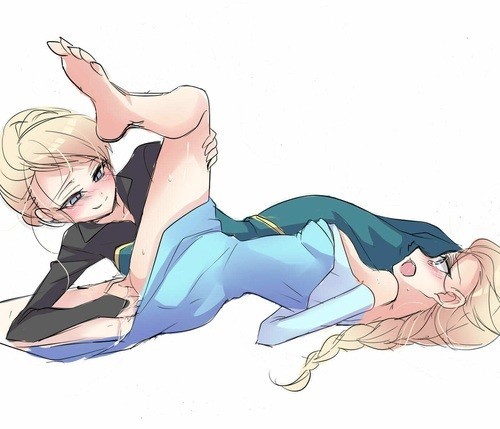 rule34world:  Princess Elsa vs. Snow Queen Elsahttp://therule34.net