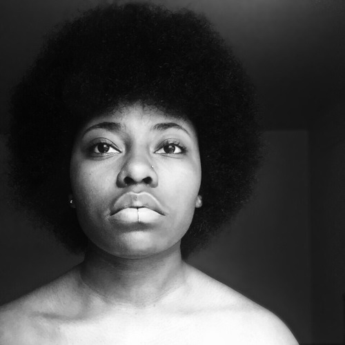 naturalhaireverything:  theevixster.tumblr.com  Black beauty
