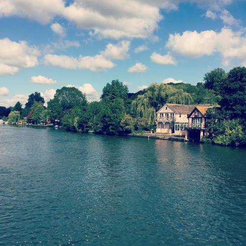 First time visiting Henley today - it was rather beautiful! #henley #henleyonthames #beautiful #rive