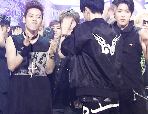 sungjongontop:  Hyper DongYeolJong at the end of Music Bank (ﾉ≧∀≦)ﾉ 