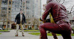 fyeahsupermanandloislane: Smallville 4.22 (Commencement) | The Flash 1.17 (Tricksters)