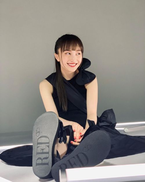 momoiroclover: 百田夏菜子 ももいろクローバーZはInstagramを利用しています:「#redvalentino ❤️ #オフショット⭐︎」