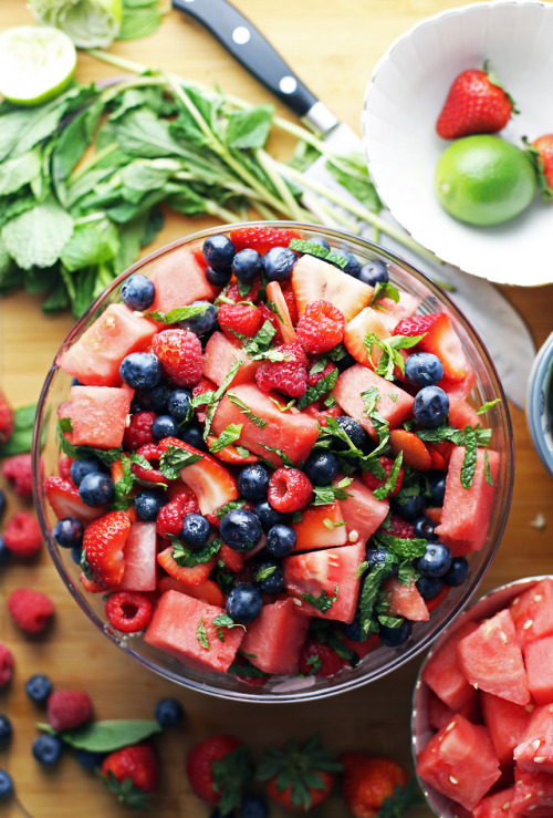 WATERMELON BERRY SUMMER SALAD - Bursting with sweet, colourful fruit and fresh, cooling mint, this v