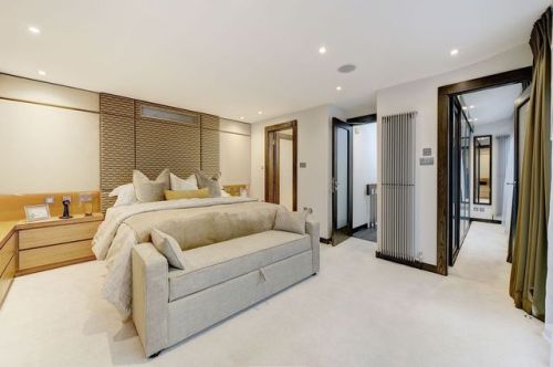 Classic Meets Contemporary at this Lavish Rental in Mayfair, LondonFavorably located on a discreet r