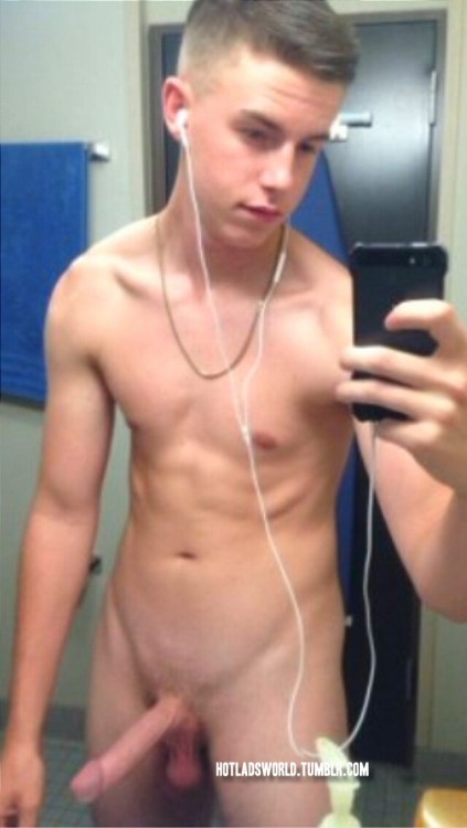 dreamfox1999:  Very cute dude with shaved crotch, excellent !  I’d buy that for a dollar