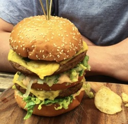dasvegan:  Vegan Big Mock (the best fake Big Mac) realness 🍔   The Merri Clan Preston - Melbourne - Australia