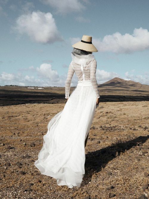 “Dust in the Wind”, photographed by Olga Rubio Dalmau for Vogue Korea May 2022