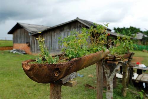 fotojournalismus:Lethal Legacy of Secret War in Laos (via Reuters)From 1964 to 1973, U.S. warplanes 