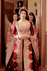 kshandra:sansaregina:positive lady characters meme: kösem sultan + hair porn/wardrobe porn (requeste