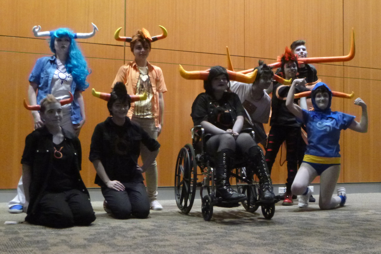 bestquius:  a6leist-slur:  Nekocon Saturday Homestuck Photoshoot 2/3  I am the Equius