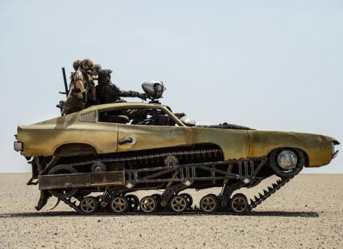 rhubarbes:  PeaceMakerPhoto Source: Warnerbros via Global Automotive ConnectionMore about Mad Max here.