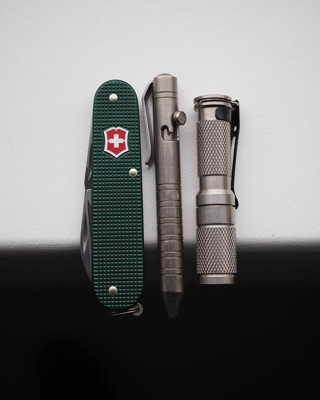 Simple three.
.
.
.
#edccommunity #aloxcadet #sakallday #victorinox #victorinoxswissarmy #swissarmyknife #edcpen #maratacaaa #victorinoxalox #penknife #edcgear #edcpocketdump #geardump #victorinoxcadet #pocketdump #edccarry #everydaycarrygear #migpen...