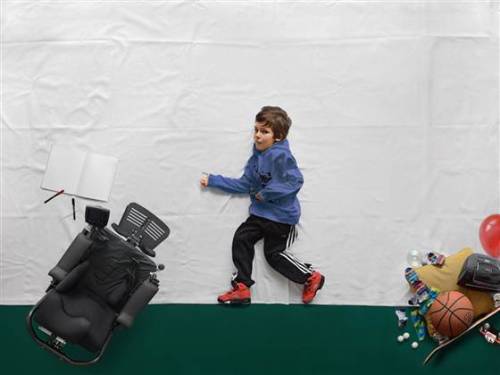 howtotalktogirlsatparties:  “Photographer helps boy in wheelchair do the impossible.” 