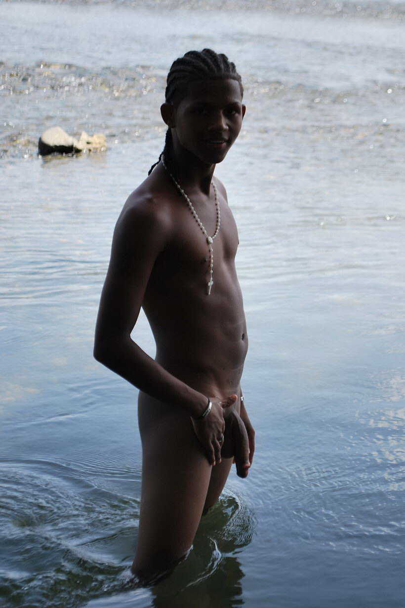 ninetypercent2014:     ninety-percent-twinks-thirteen:  Water Twink     so nice