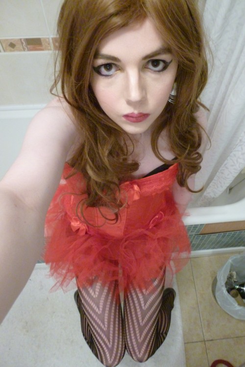 lucy-cd:  Pictures  More pictures with ginger wig, had this outfit for a while and thought I’d post some pictures of it on here. Hope you like <3