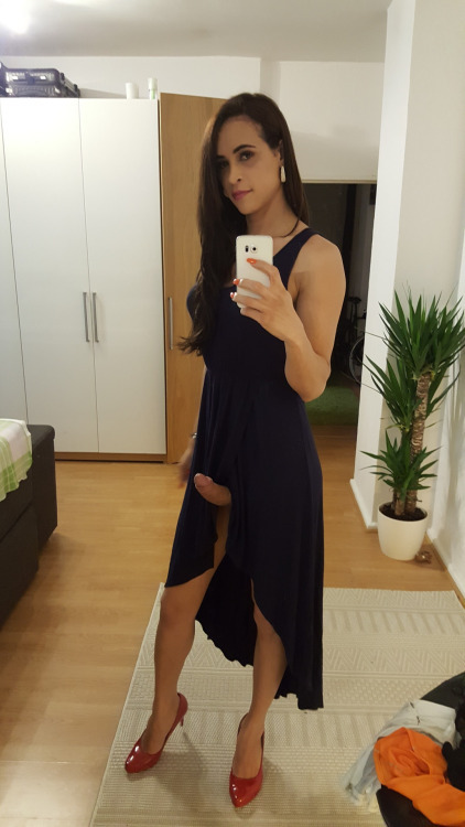 curvesncocks:  Letting me know that, like the good girl she is, she removed her panties,
