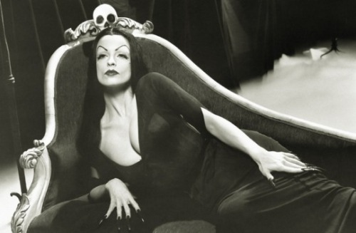 fortheloveofhorror: lisa marie as vampira in ed wood (1994)