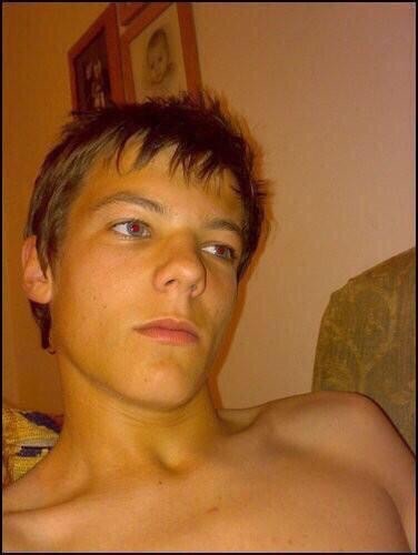 larryscruising:WHAT THE SNICKETY snACK IS THIS