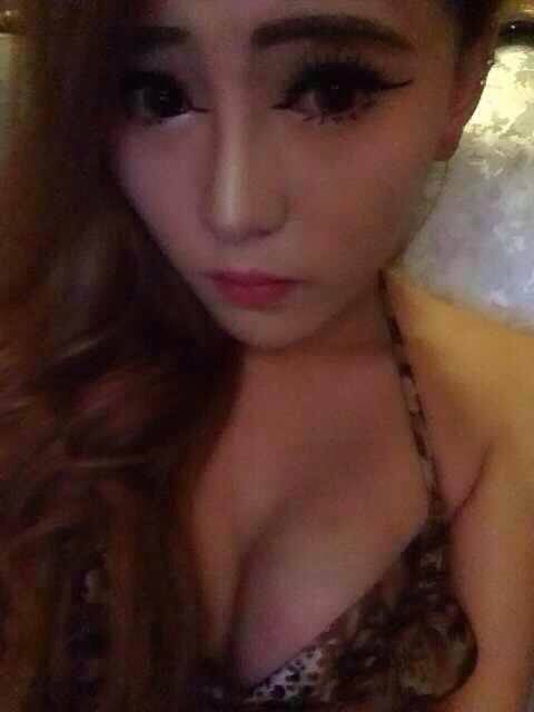 luvian512: 作为一个肉便器，今晚准备让大肉棒给填满！ 来来来让我把你三个洞都射得满满的