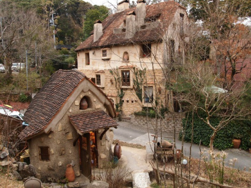 makesmydaybetter:  kotakucom:  This is the village of Nukumori no Mori, or, in English, the Forest of Warmth, in Shizuoka, Japan. People say visiting it is like jumping into a Studio Ghibli movie.  ahhh i want to visit!! :3 