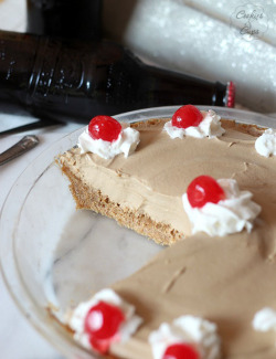 wehavethemunchies:  Root Beer Float Pie 