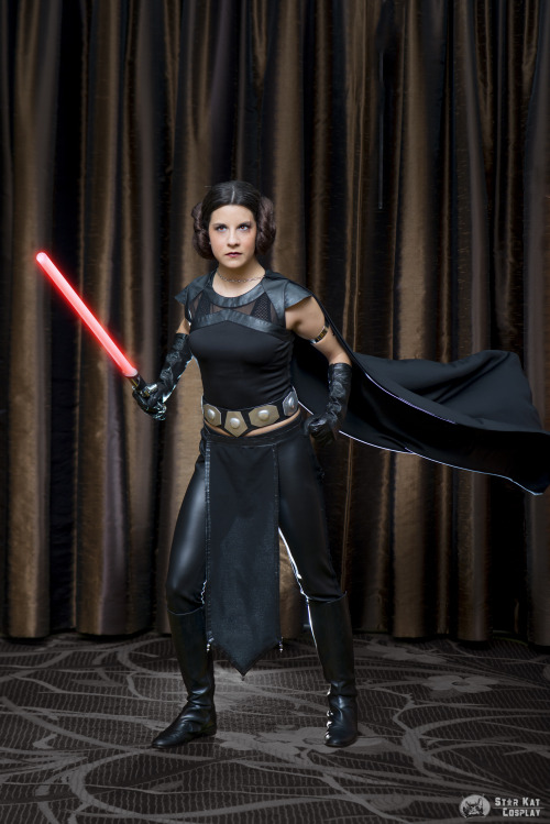 yonderlight:Photos of my Sith!Leia from 221B ConDarth LeiaPhotographerTHERE’S MORE.