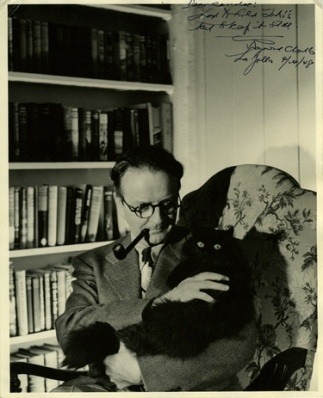 Escritores y sus gatitos…. Allen Ginsberg Charles Bukowski Edgar Allan Poe H P Lovecraft Jean Cocteau Jorge Luis Borges Michel Foucault Raymond Chandler Jean-Paul Sartre Julio Cortázar 