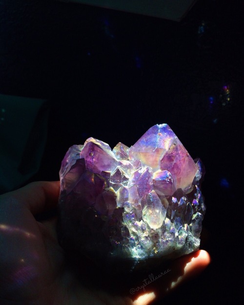 crystallauraa: Amethyst aura in the sun ✨