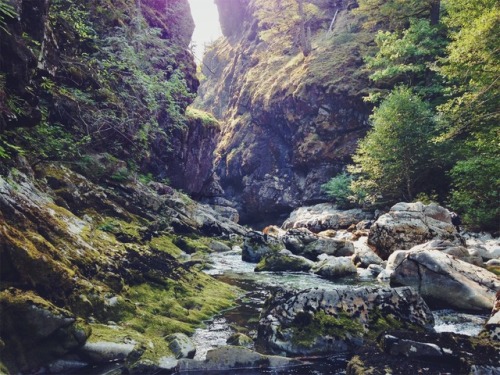 justapplyyourself:Three Pools. Lyons, Oregon.