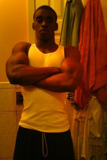 scorpius21:  freakxxl:  justthedicks:  Alright he’s got the muscle but does he