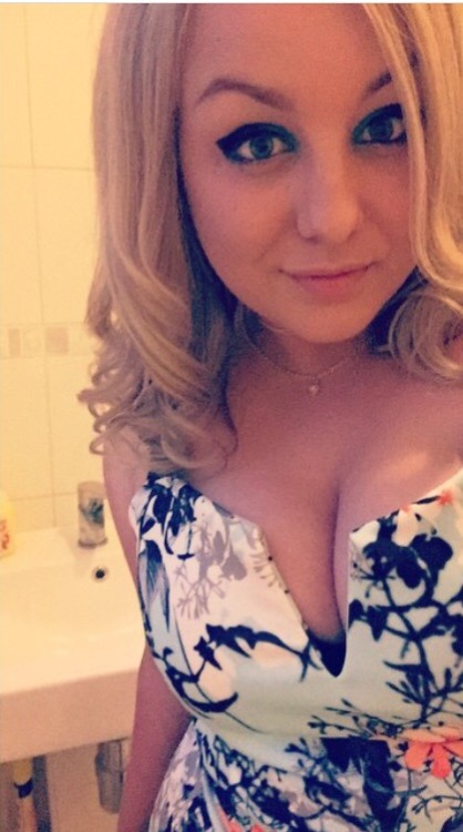 Some decent cleavage snaps tonight!