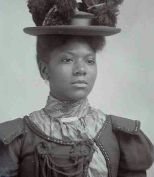 mama-macabre:Beautiful black women of the Victorian era. Many of these photos were taken while slave