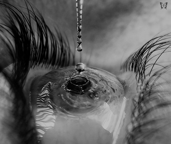 whitesoulblackheart:  Eye Drop by AnthonyHearsey “To see a World in a Grain of