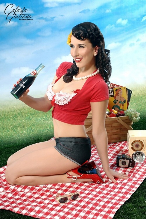 alternative-pinup:Alternative Pin Up http://lingerie-pinup.blogspot.com/That’s cute that y